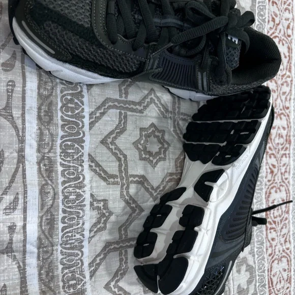 Nike Black Athletic Sneakers with White Accents - Picture 2 of 5